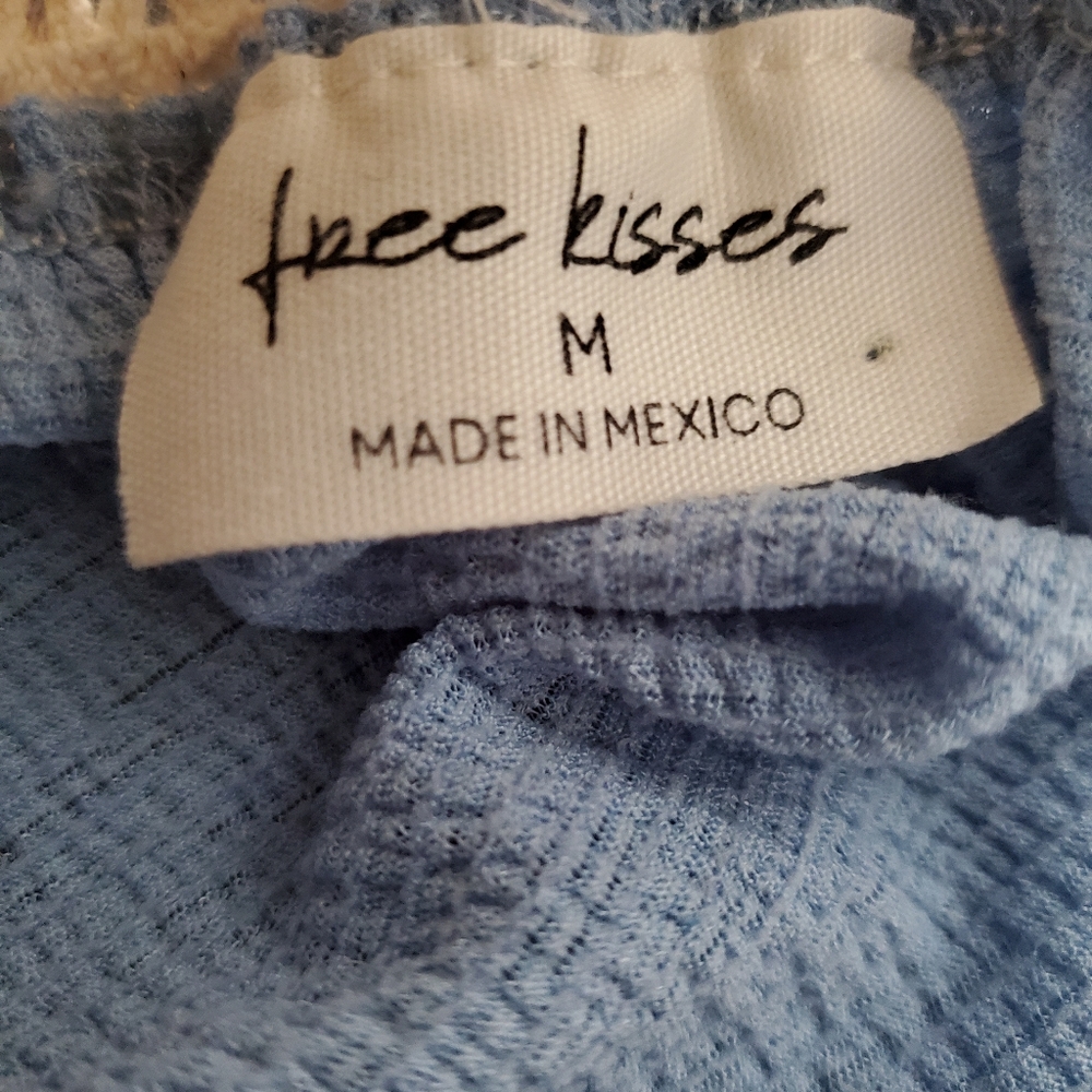 Free Kisses Top - Picture 3 of 3